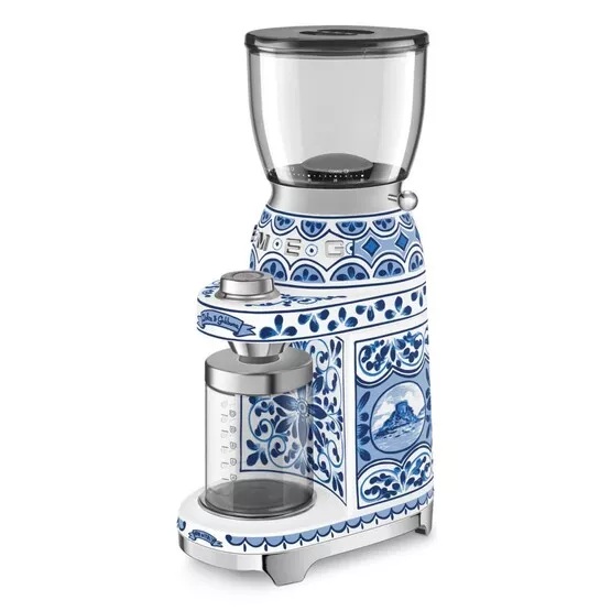 Smeg выпустил кофемолку с функцией автоматического дозирования для идеального кофе