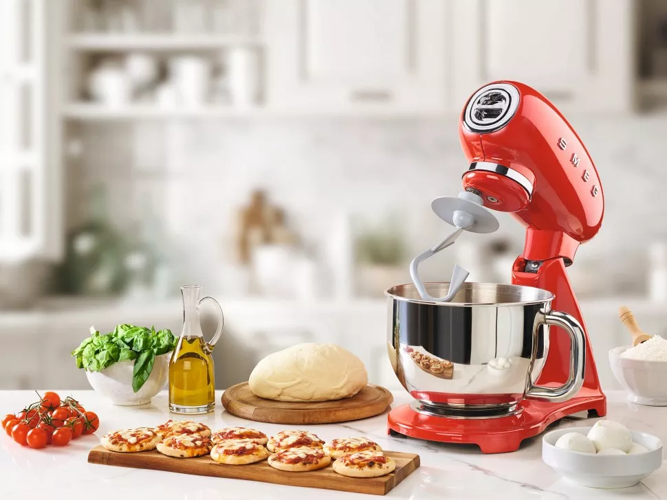 Новые миксеры Smeg с мощностью 1000 Вт и обновленным планетарным механизмом