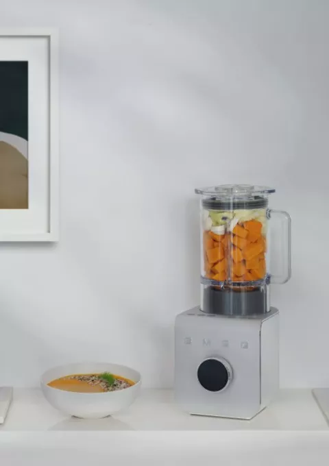 Smeg представил мощные блендеры для измельчения льда и замороженных продуктов